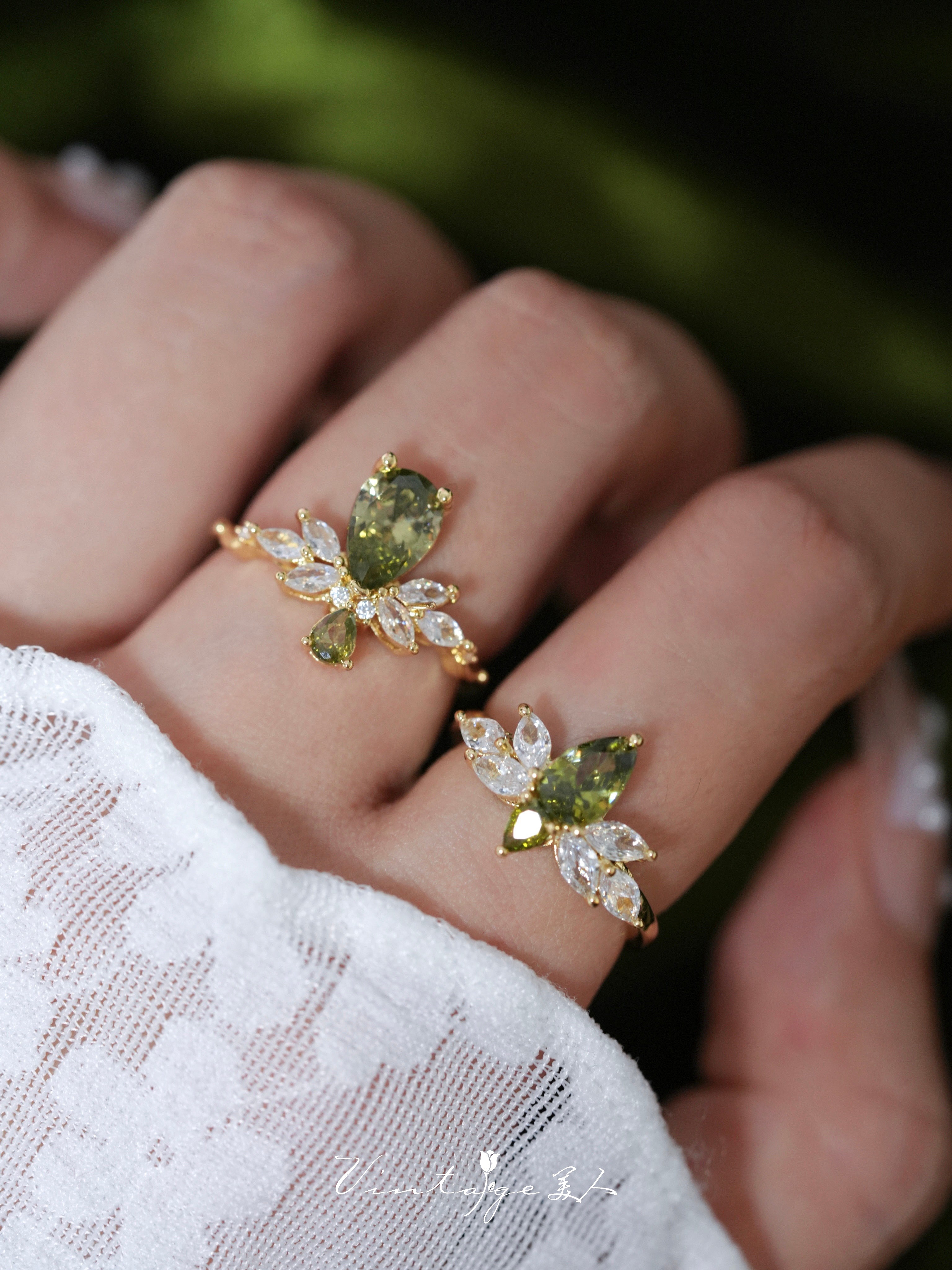 Vintage Drop Green Stone Cocktail Ring