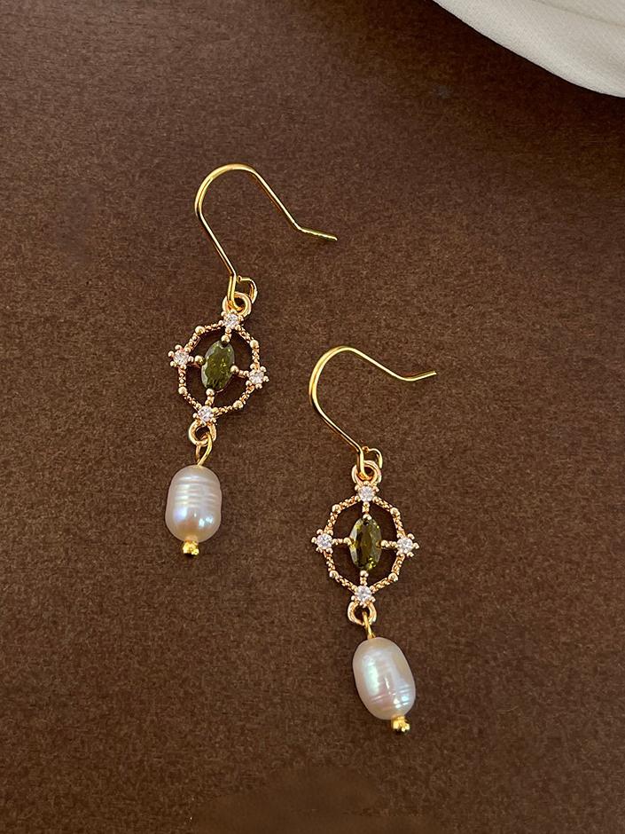 vintage pearl drop earrings