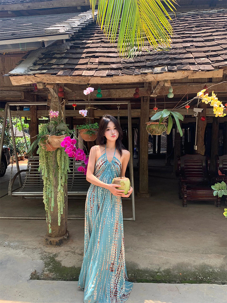 Bohemian Vintage Halter Maxi Dress – Open-Back Beach Goddess Look