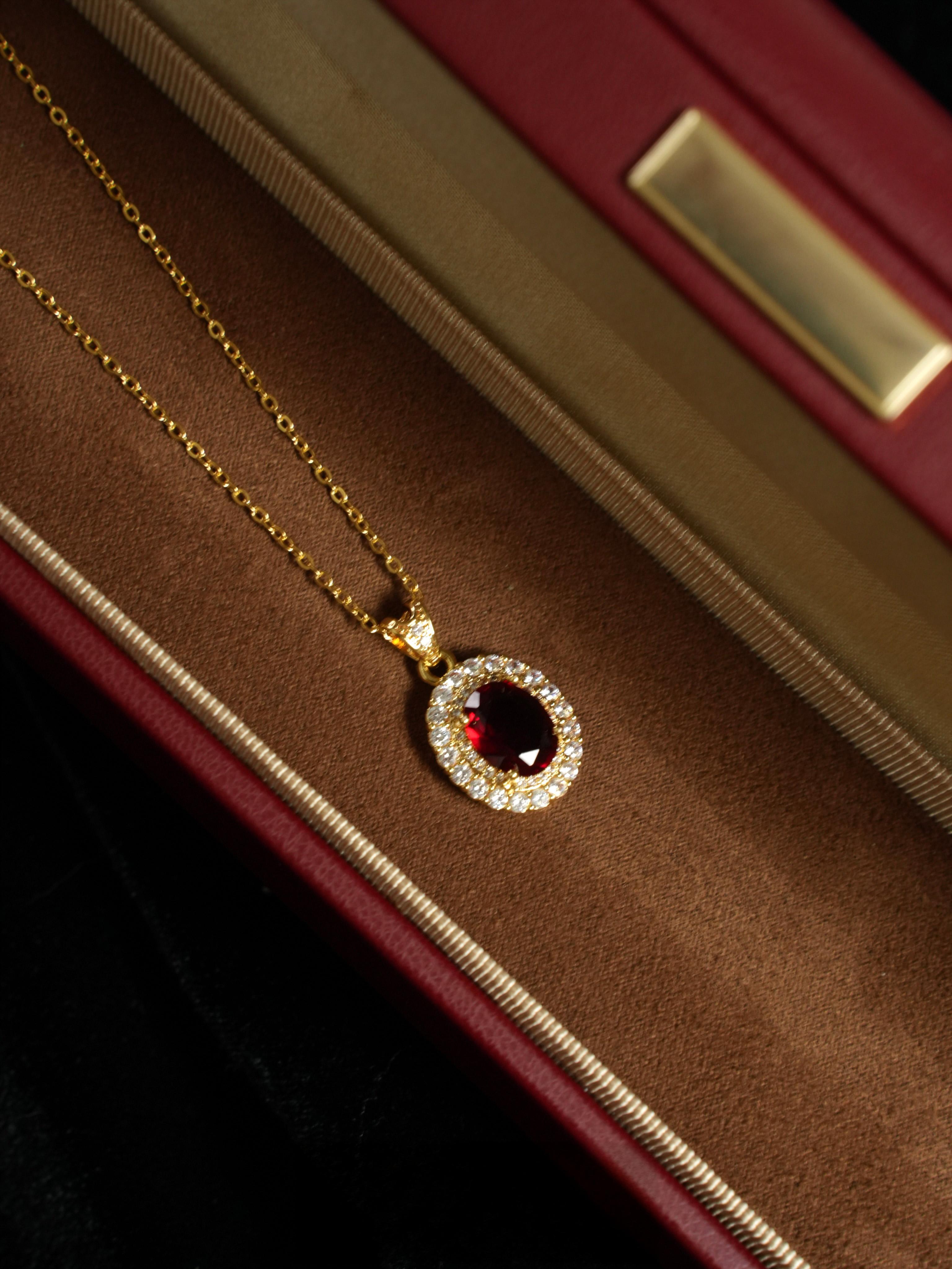 dainty gold necklace