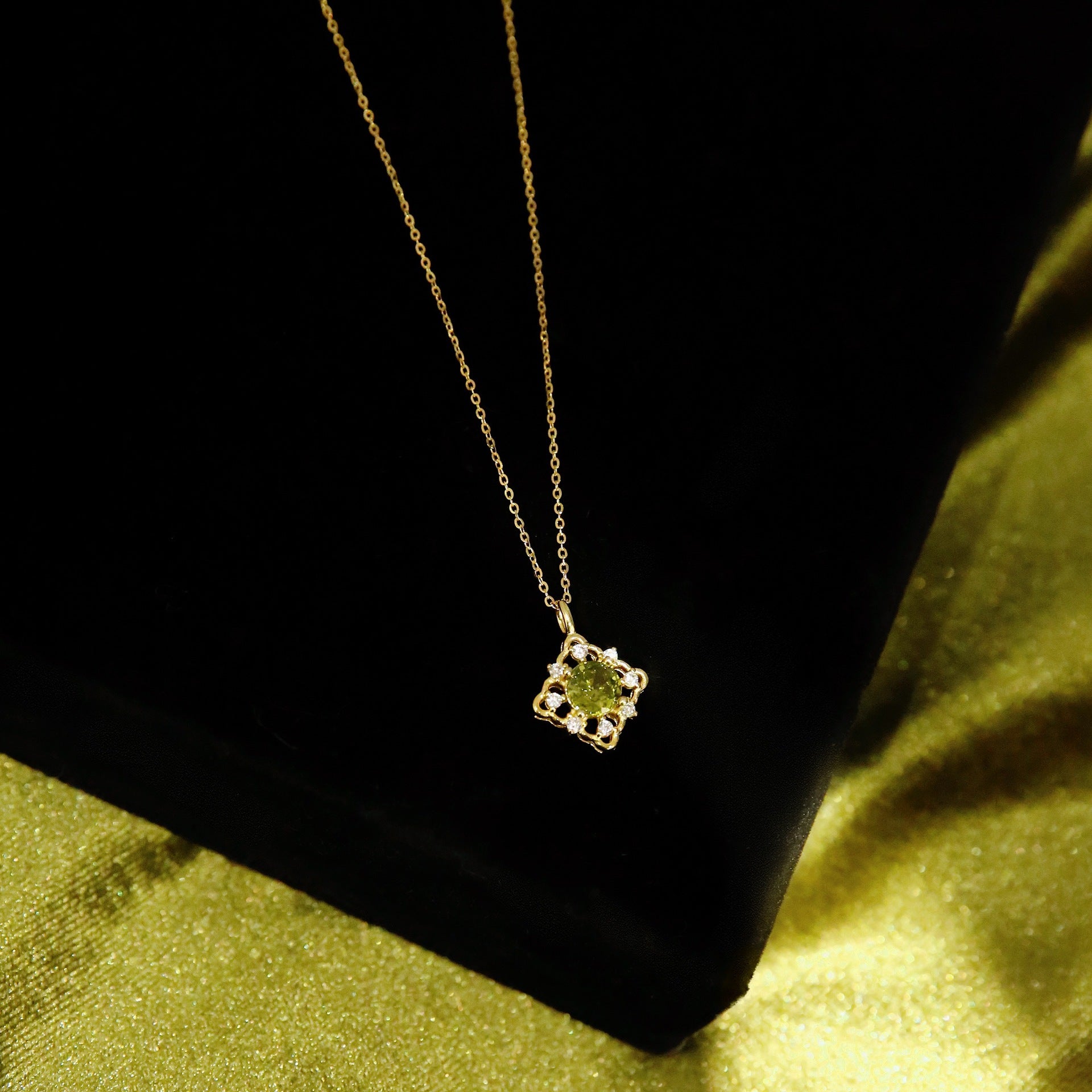 dainty gold necklace