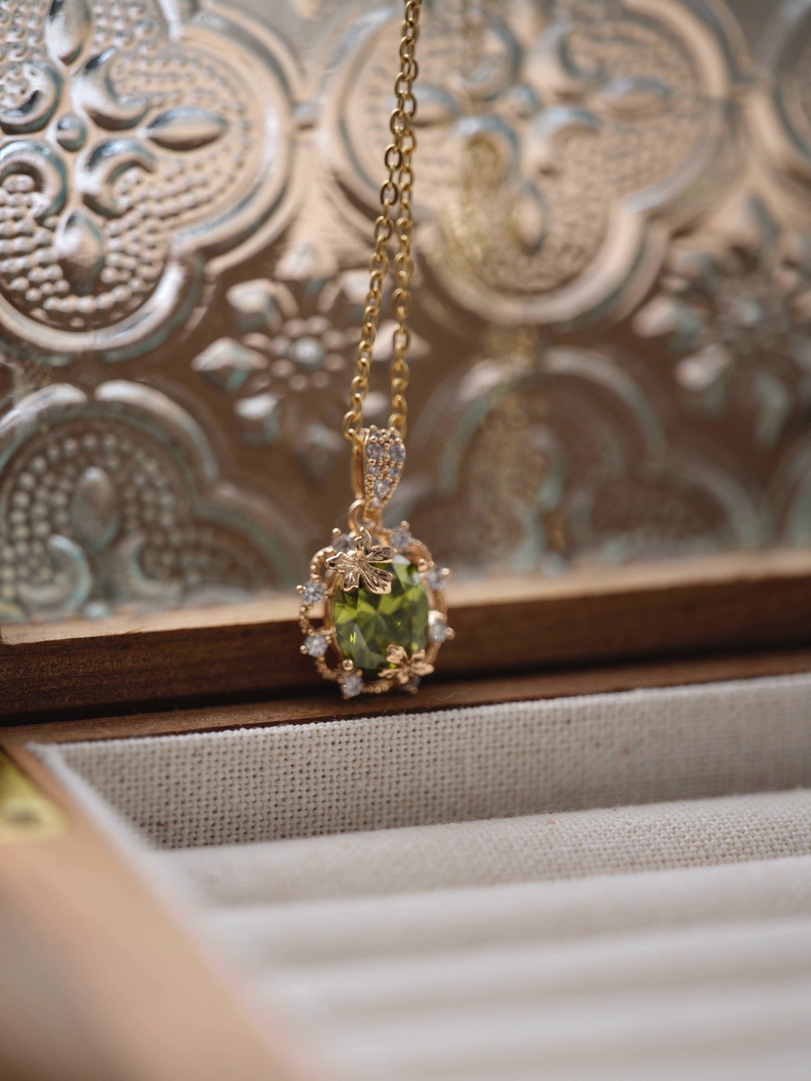 Emerald Forest Dreams Collection – Olive Green Zircon Maple Leaf Jewelry Set (Stud Earrings, Ear Cuff, Bracelet, Necklace)