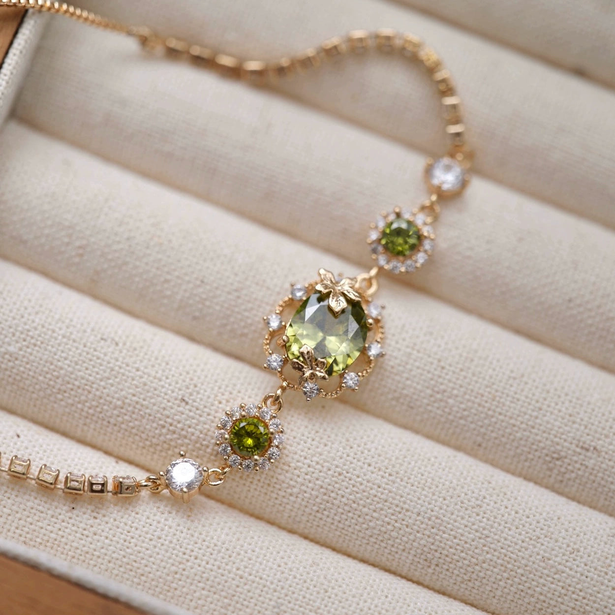 Emerald Forest Dreams Collection – Olive Green Zircon Maple Leaf Jewelry Set (Stud Earrings, Ear Cuff, Bracelet, Necklace)