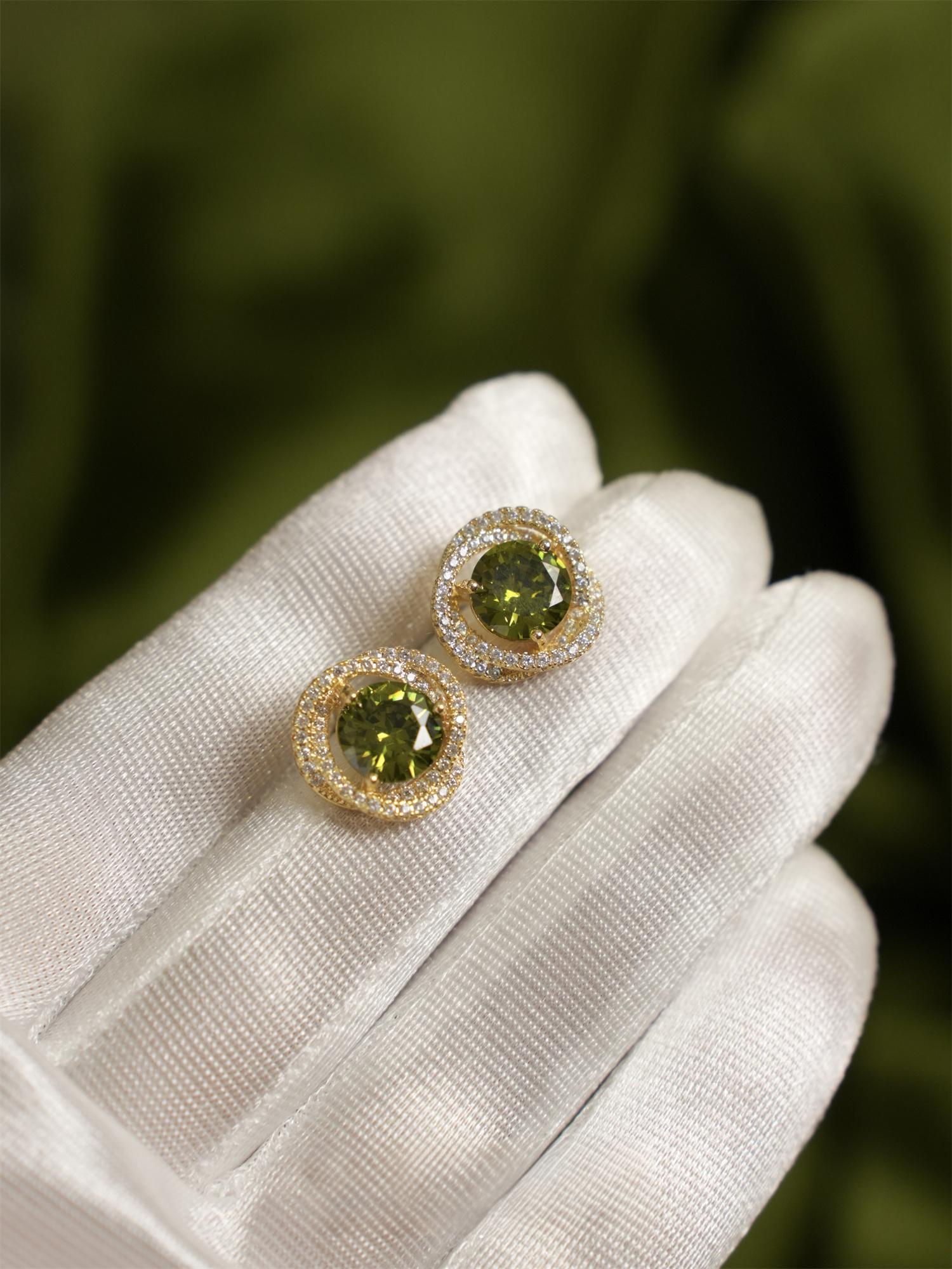Charlotte Stud