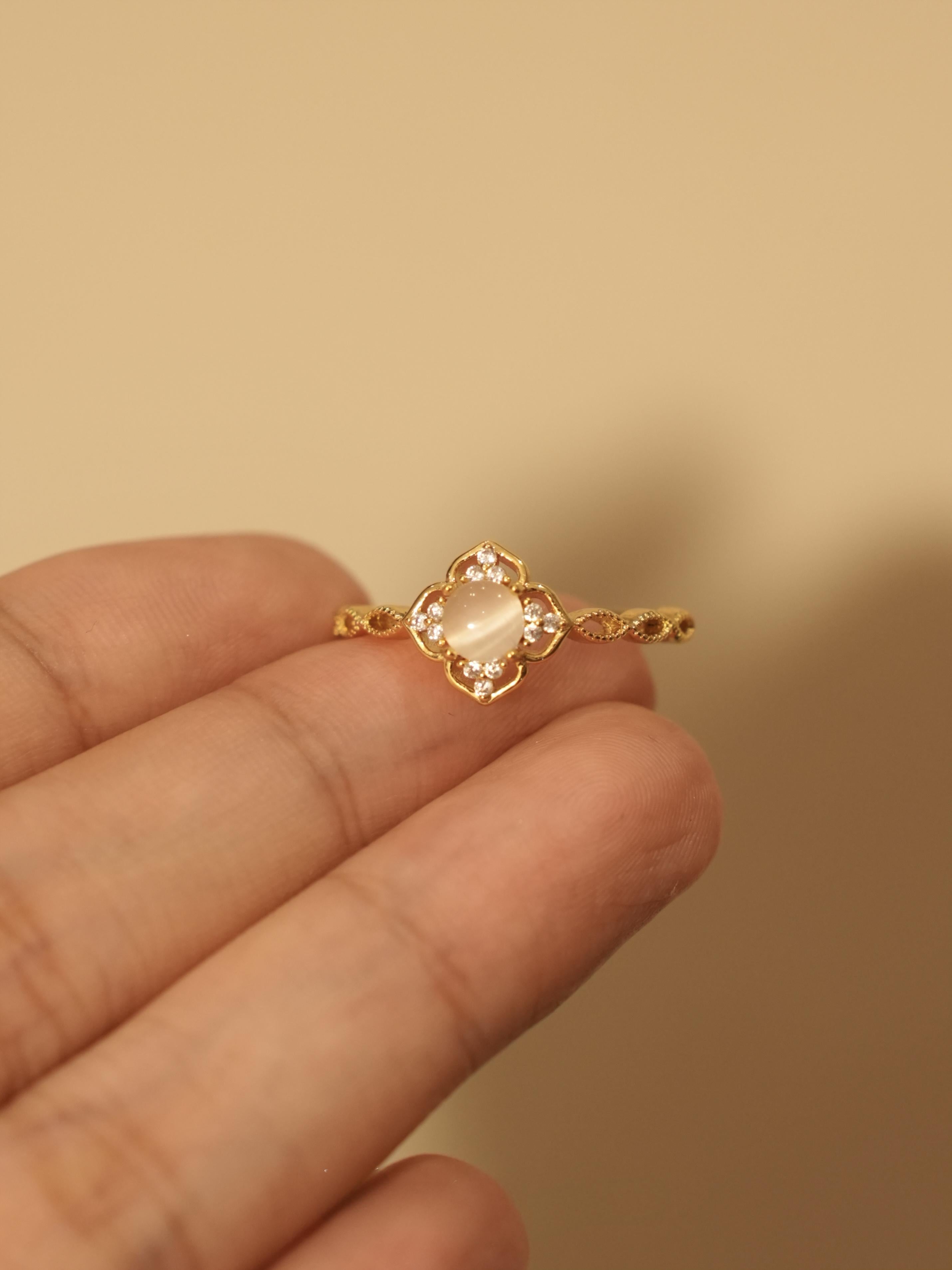 Clover Cat's Eye Stone Open Ring
