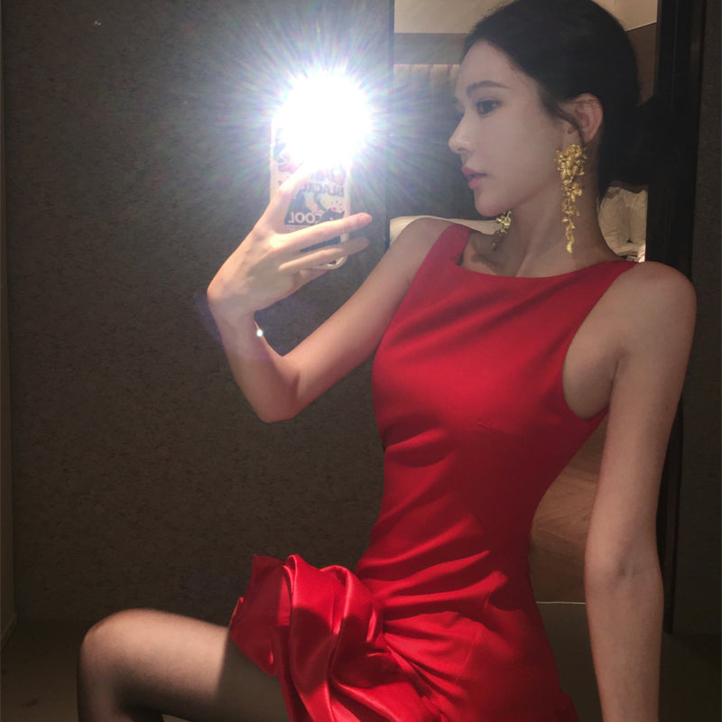 Red Petal Mini Dress – Petite-Friendly Birthday Party Outfit