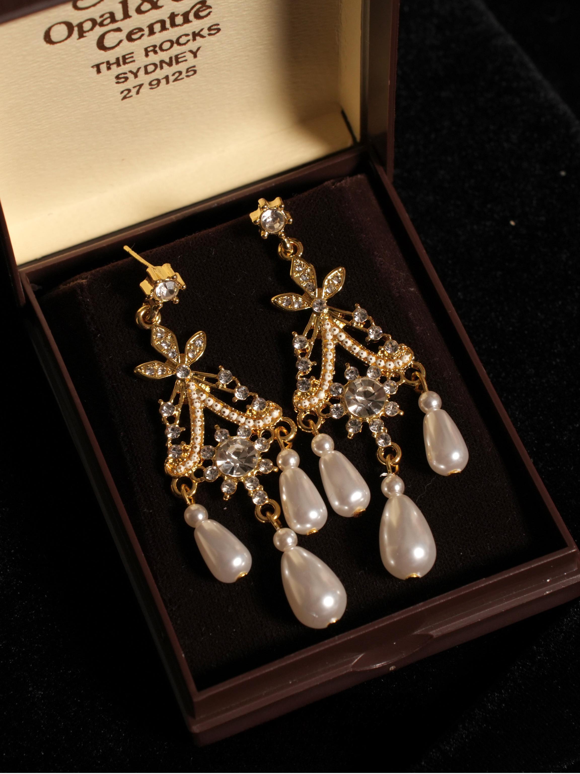 vintage pearl drop earrings